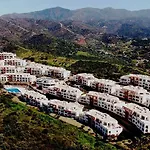 Διαμέρισμα Spacious With 3 Pools & Gym *