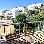 Διαμέρισμα Spacious With 3 Pools & Gym