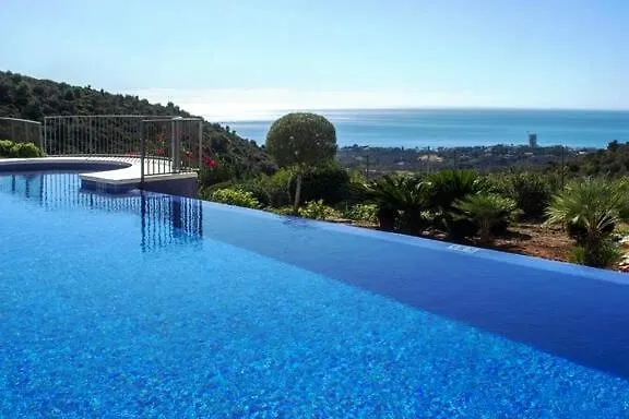 Spacious With 3 Pools & Gym Appartamento Marbella