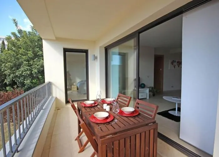 Spacious With 3 Pools & Gym
