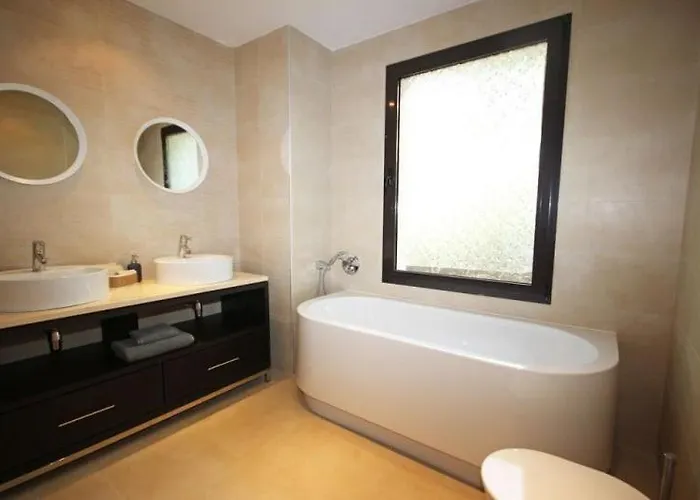 Spacious With 3 Pools & Gym *