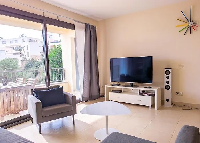 Spacious With 3 Pools & Gym *