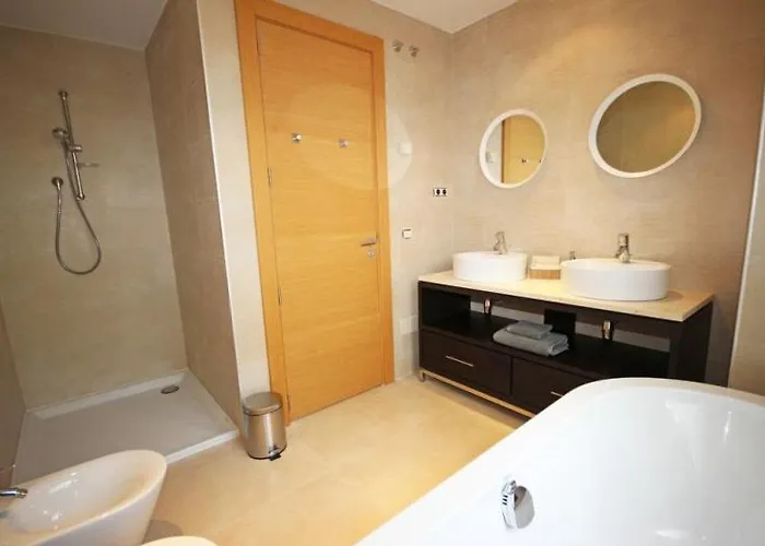 Appartamento Spacious With 3 Pools & Gym