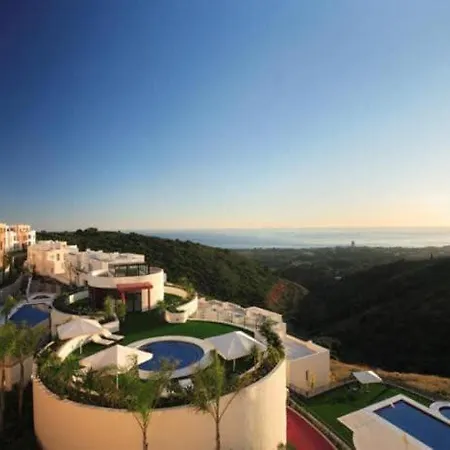 Apartment Spacious With 3 Pools & Gym