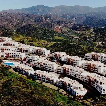 Apartment Spacious With 3 Pools & Gym *